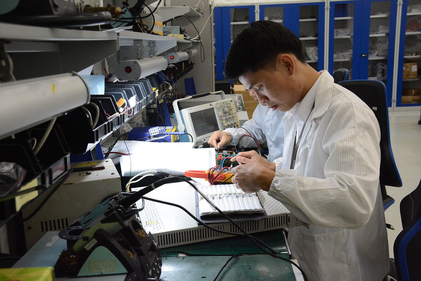 Khơi dậy tinh thần đổi mới, sáng tạo của công nhân quốc phòng 